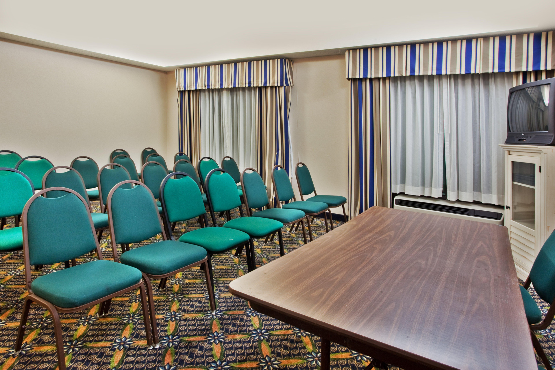 Centro de Negocios Holiday Inn Express & Suites Lawrenceville