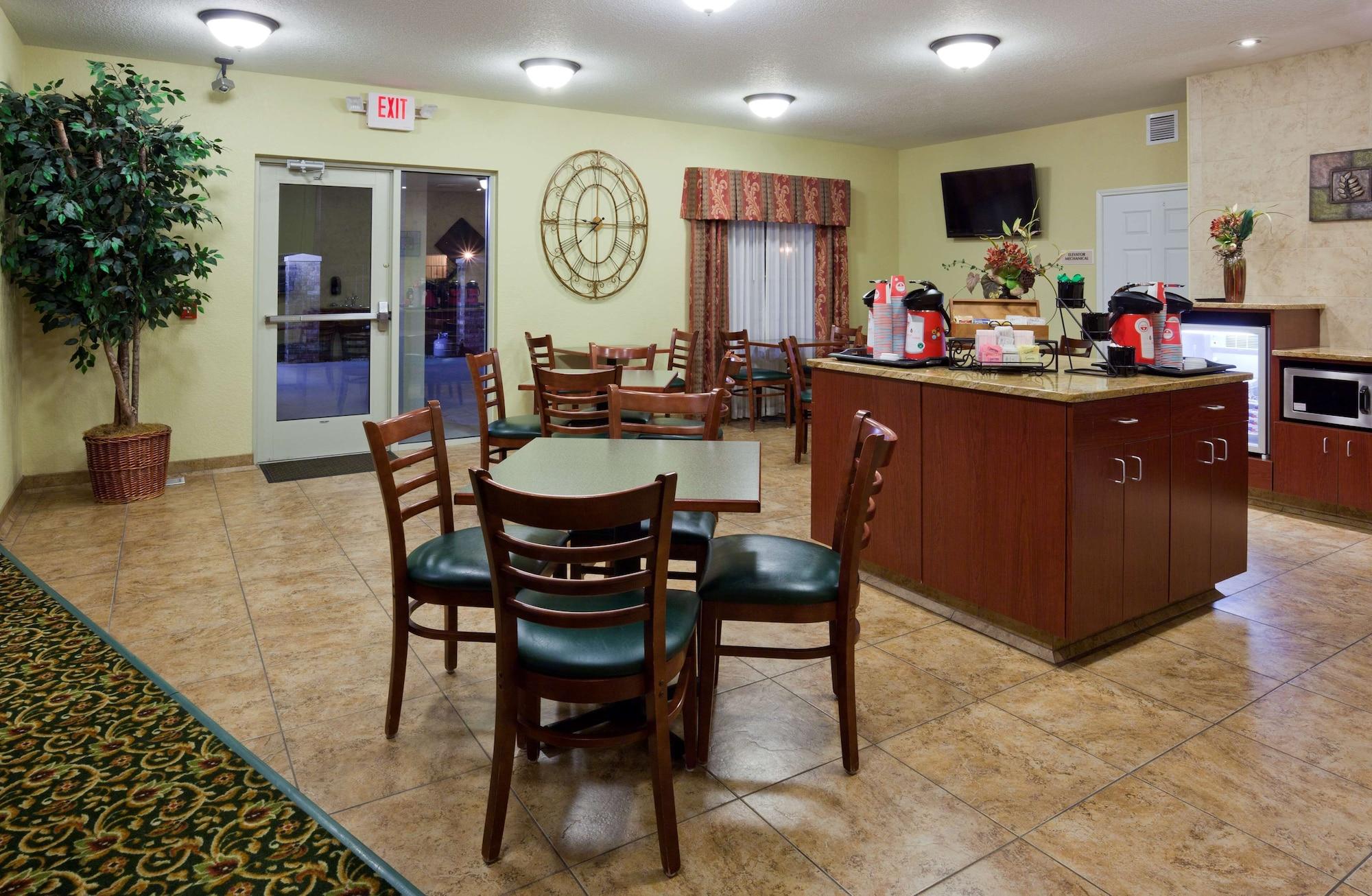 Restaurant GrandStay Residential Suites Hotel