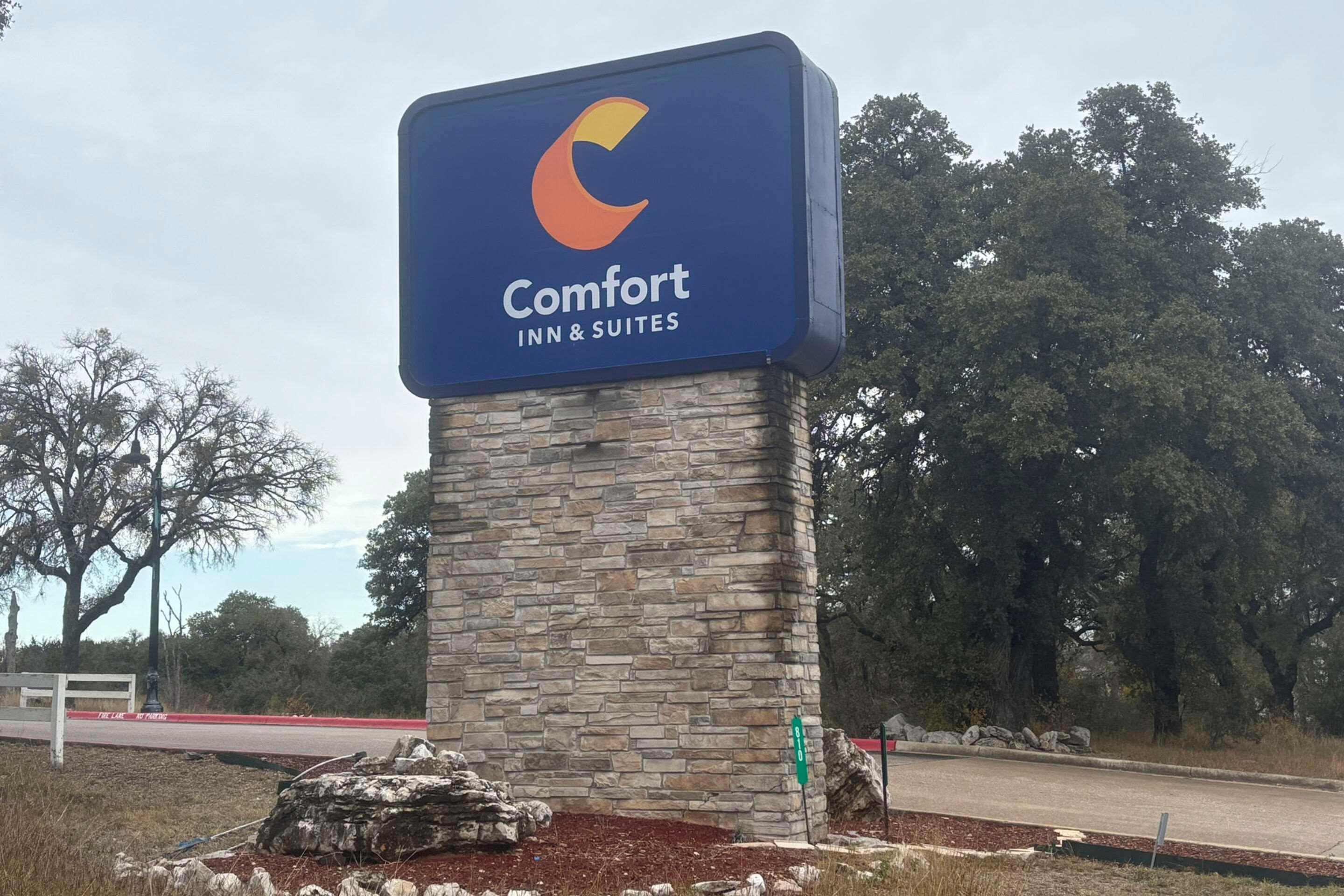 Vista Exterior Comfort Inn & Suites Burnet