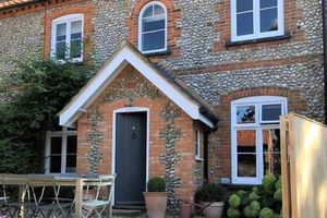 Alquiler Vacacional - Short walk to Holt - lovely cottage with annexe, parking & private lawned garden