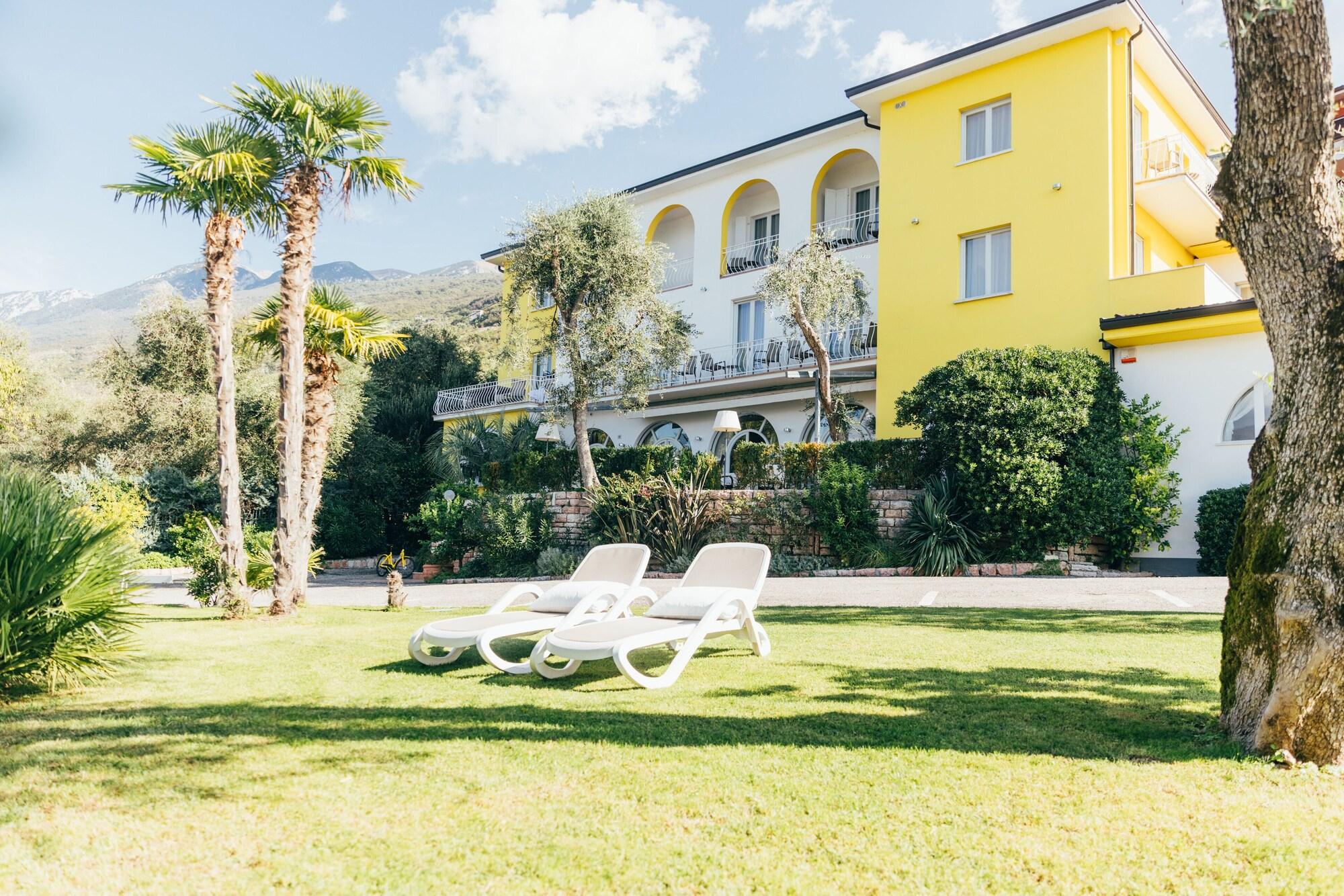Vista Exterior Hotel Orione