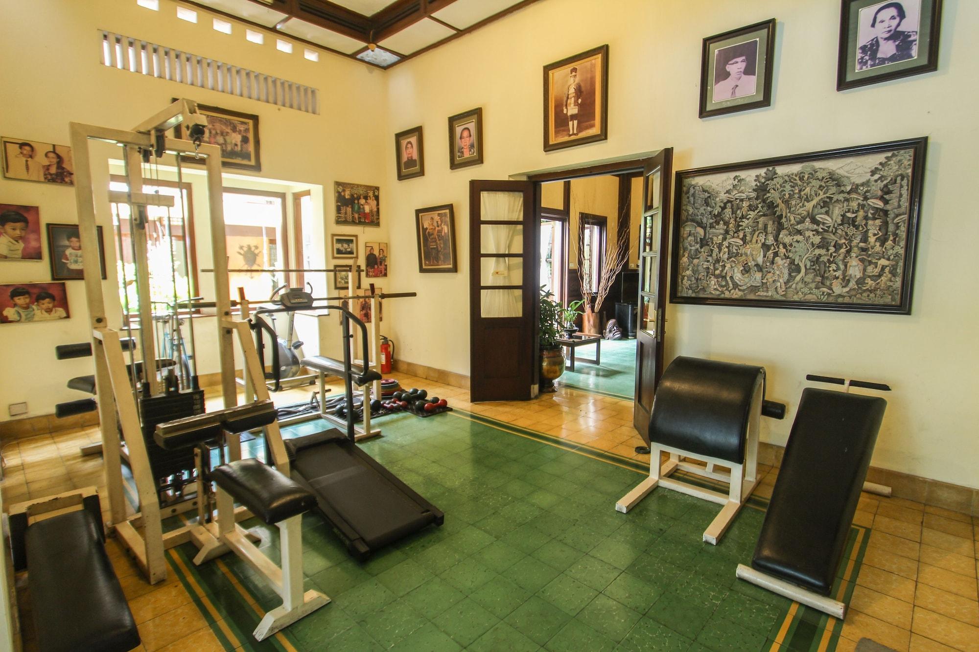 Gimnasio Duta Guest House