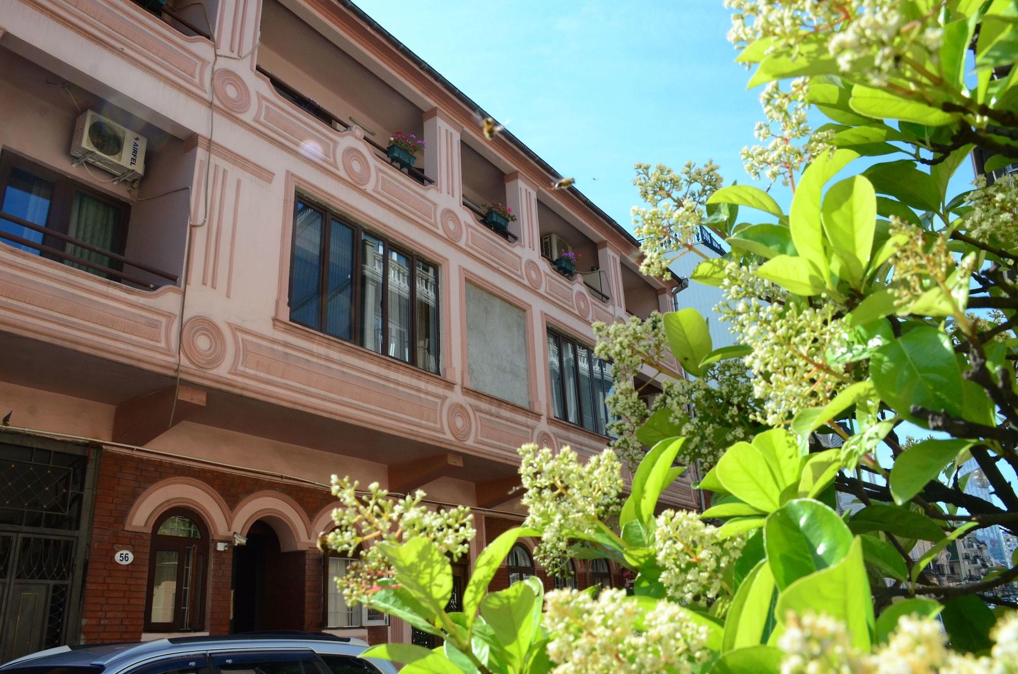 Varios Guest House Batumi Globus