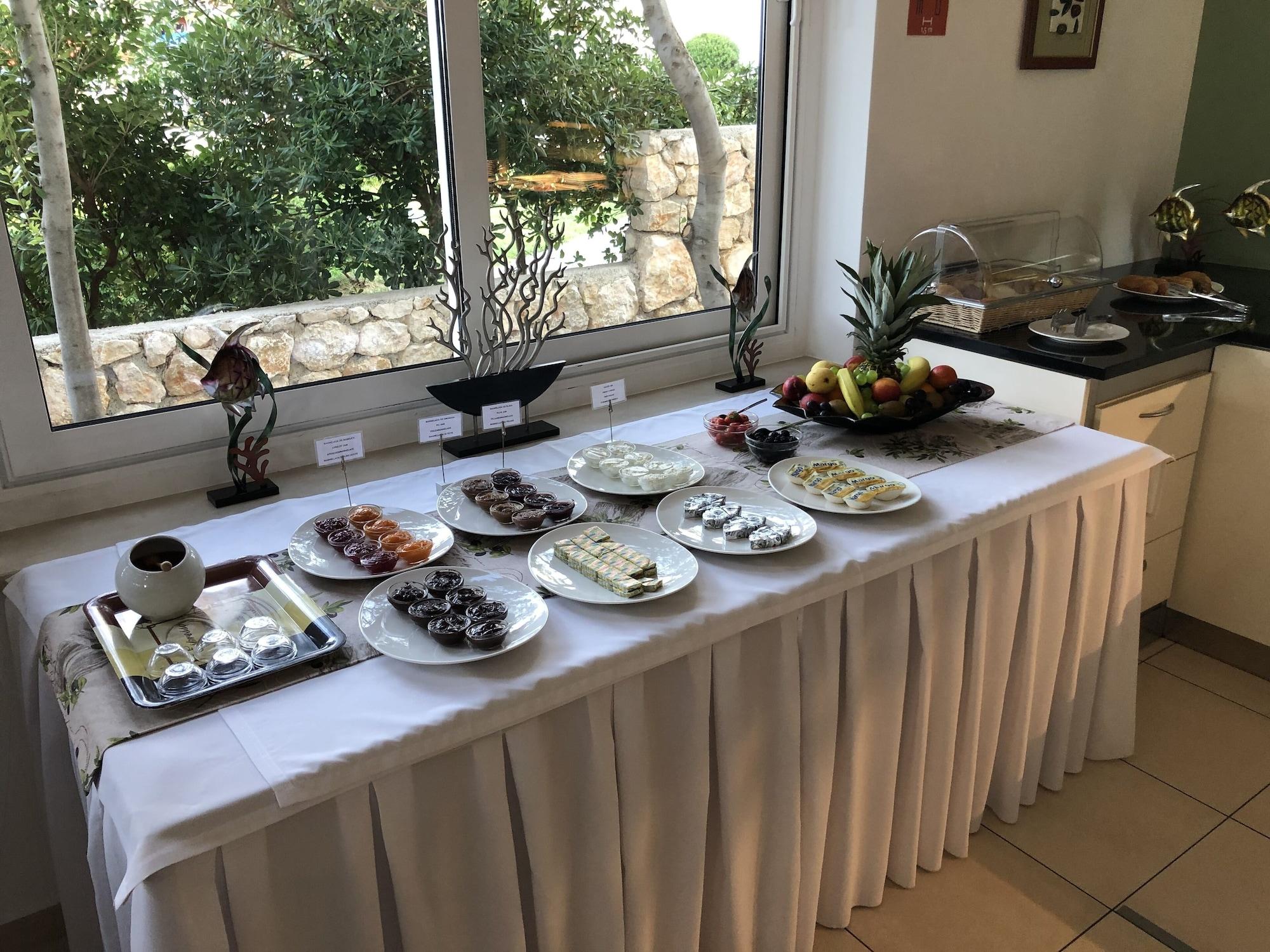 Restaurant Hotel and Apartments Vila 4m