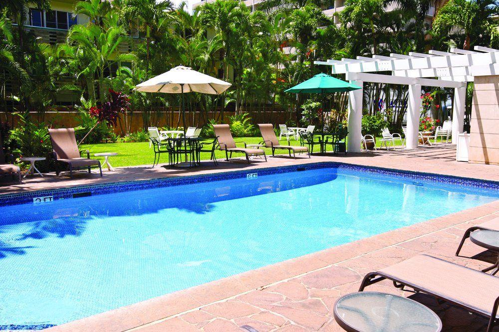 Vista Exterior Wyndham Vacation Resorts Royal Garden at Waikiki