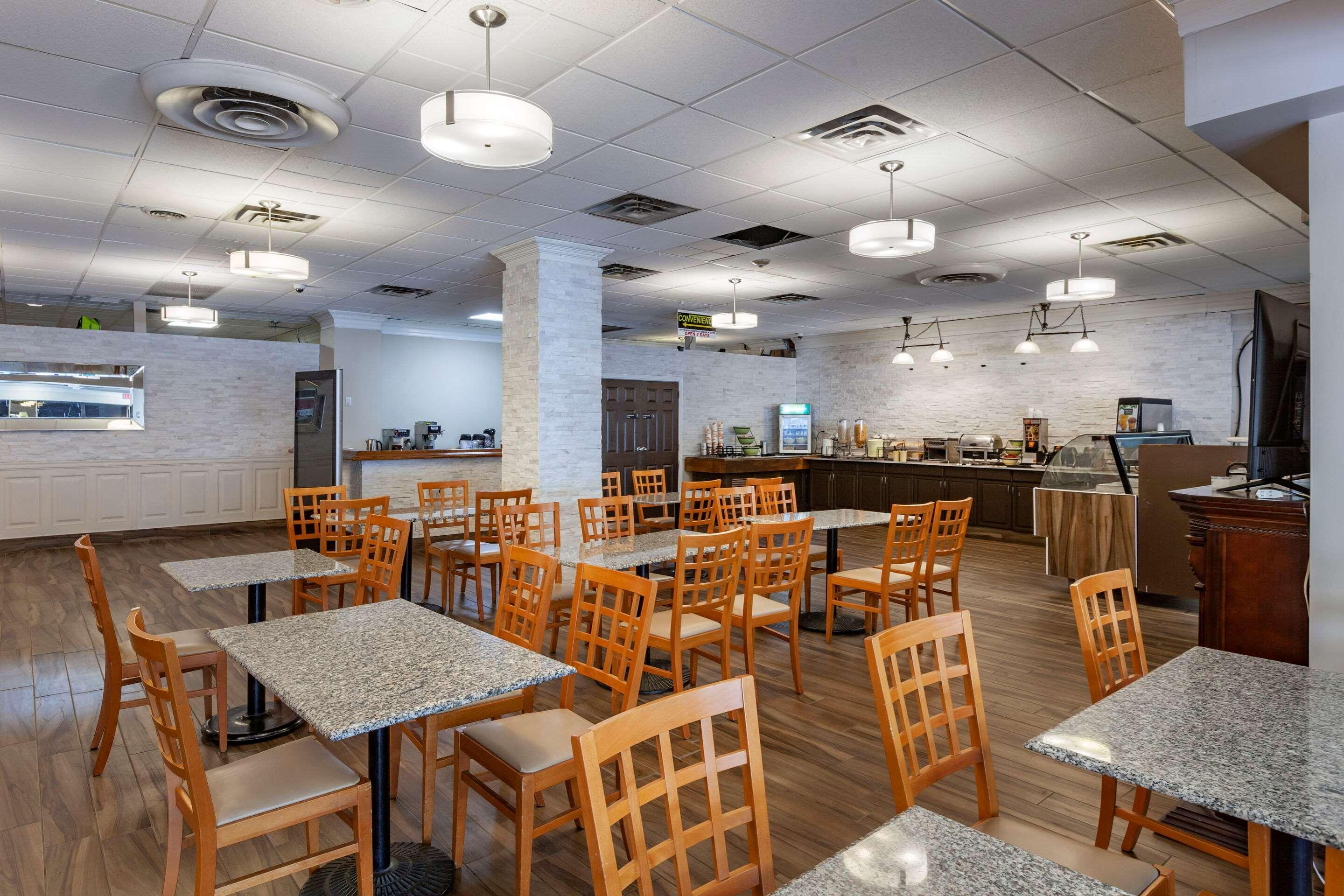 Restaurant Quality Inn Toronto Airport
