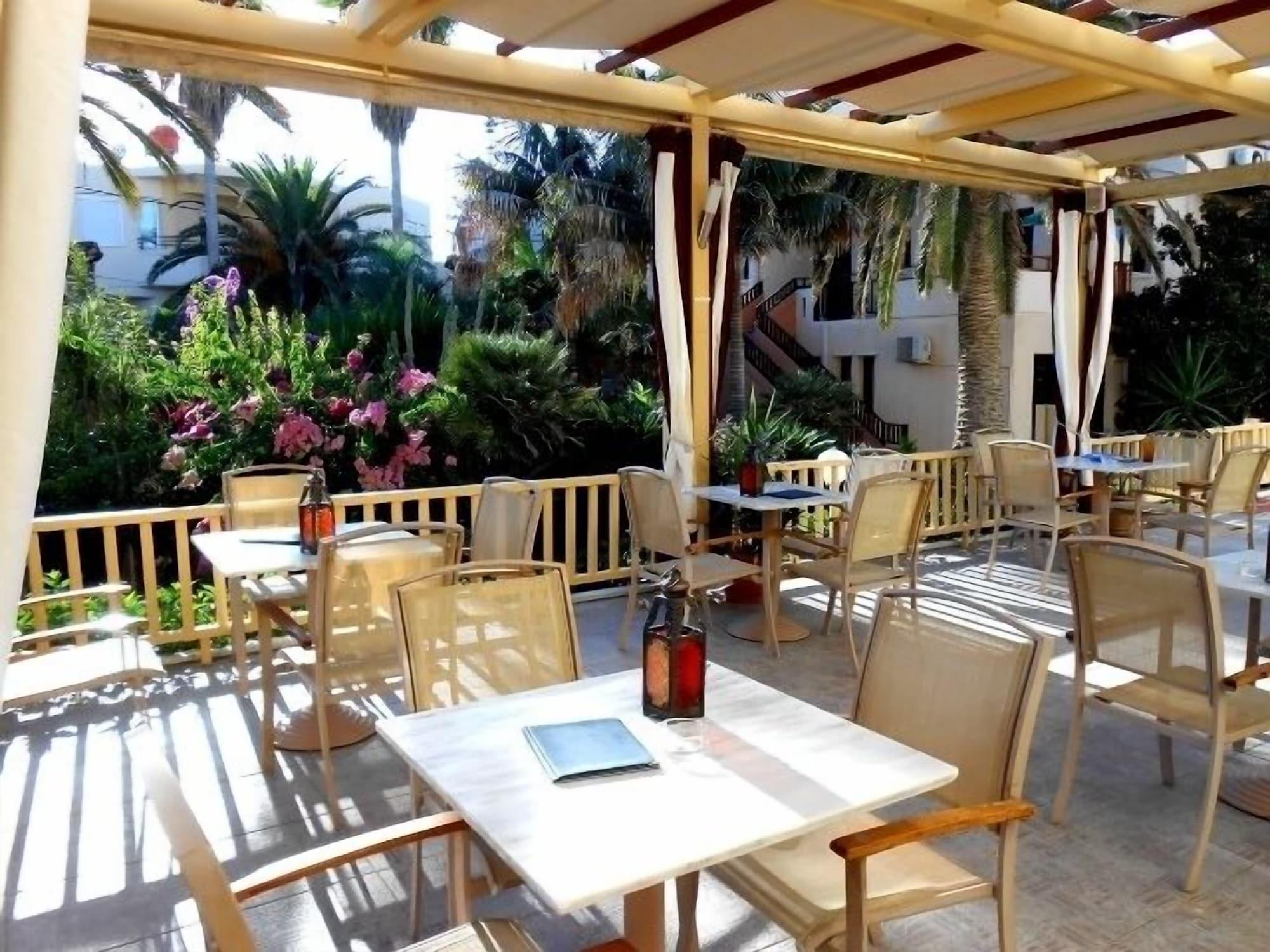 Bar/Salón Lambrinos Suites