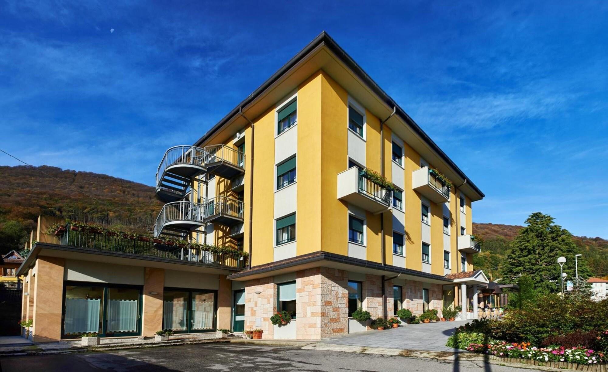 Vista Exterior Costa