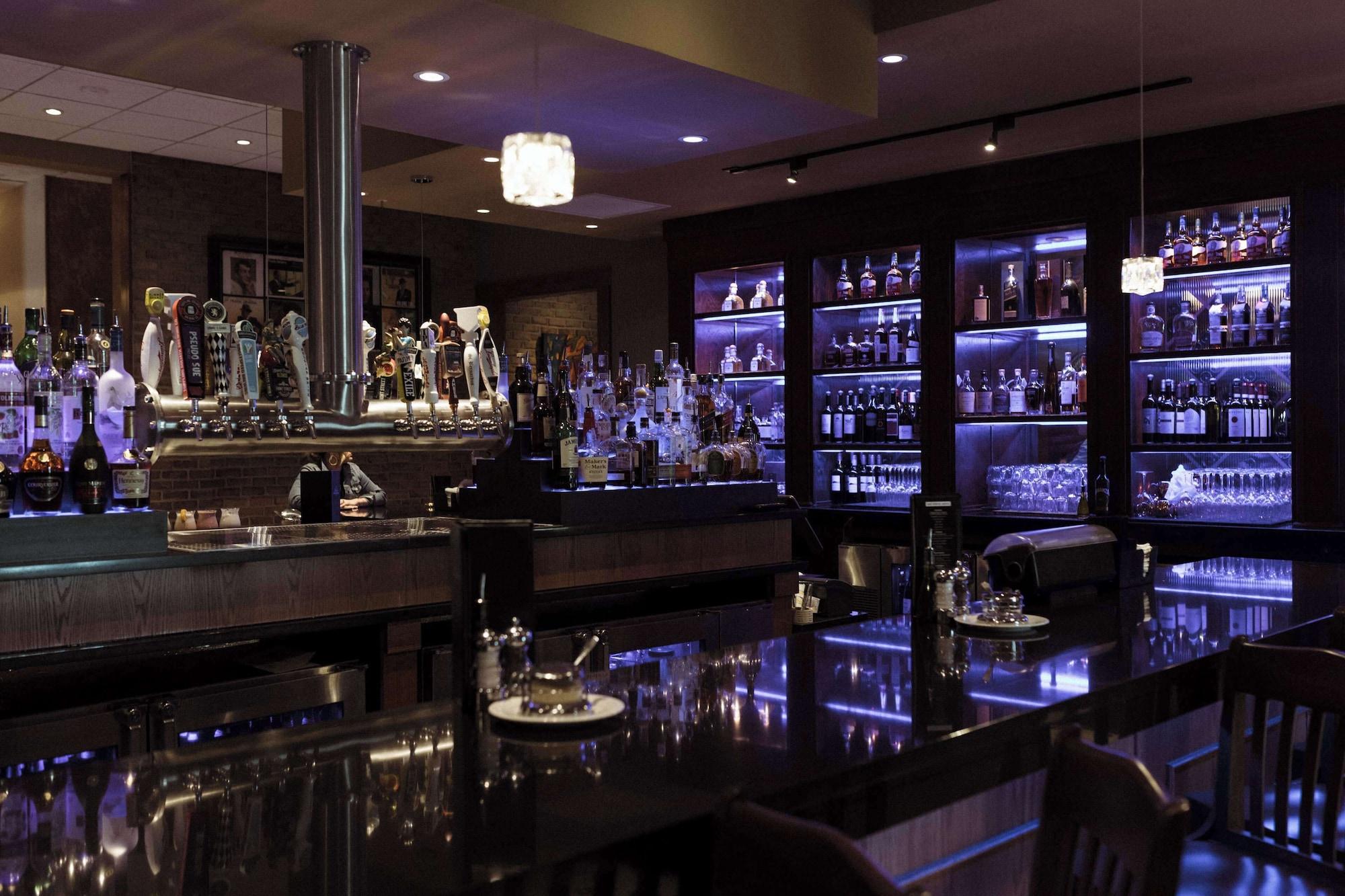 Bar/Salón Hilton Garden Inn Des Moines Airport
