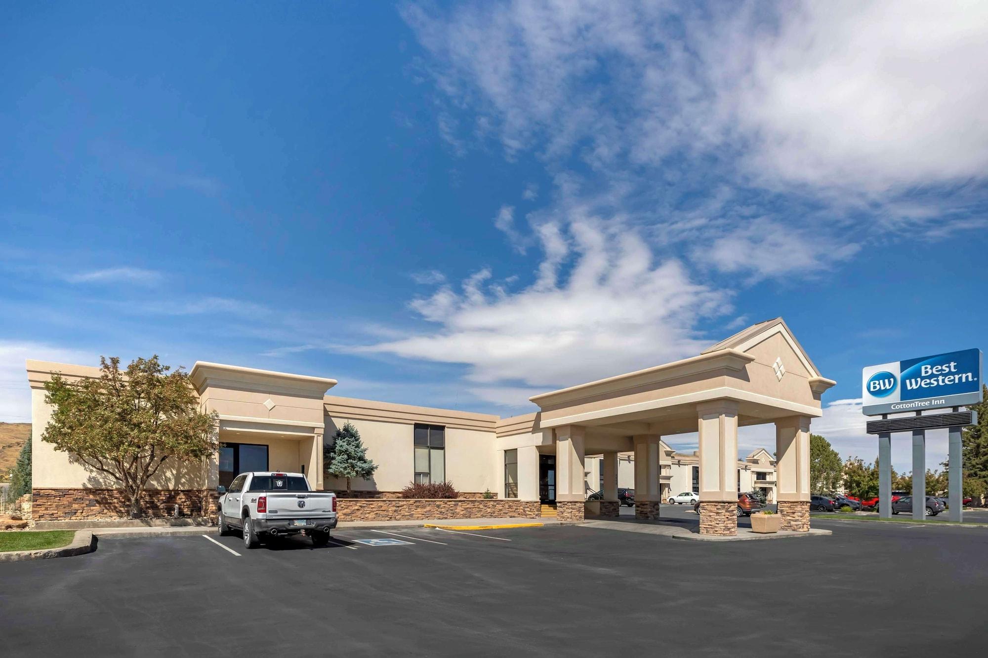 Vista Exterior Best Western CottonTree Inn