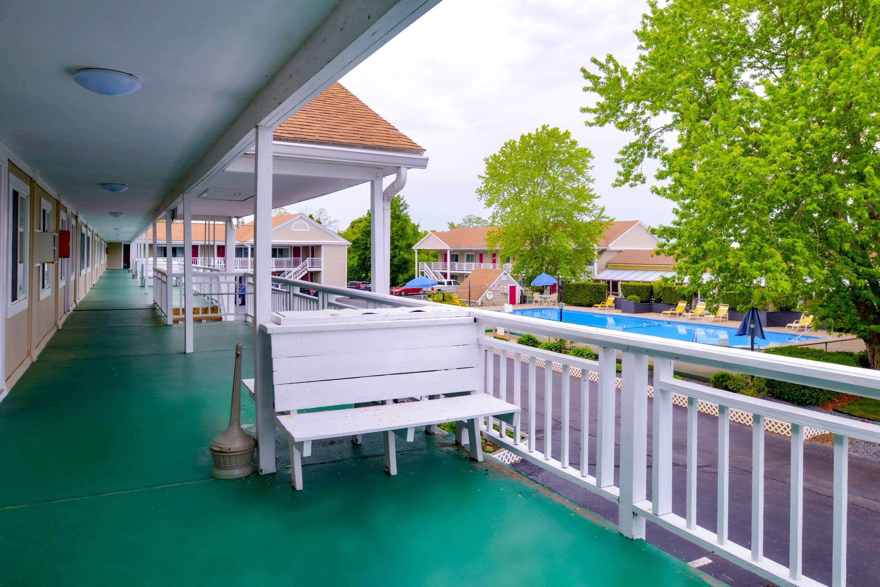 Vista Exterior Rodeway Inn Orleans - Cape Cod