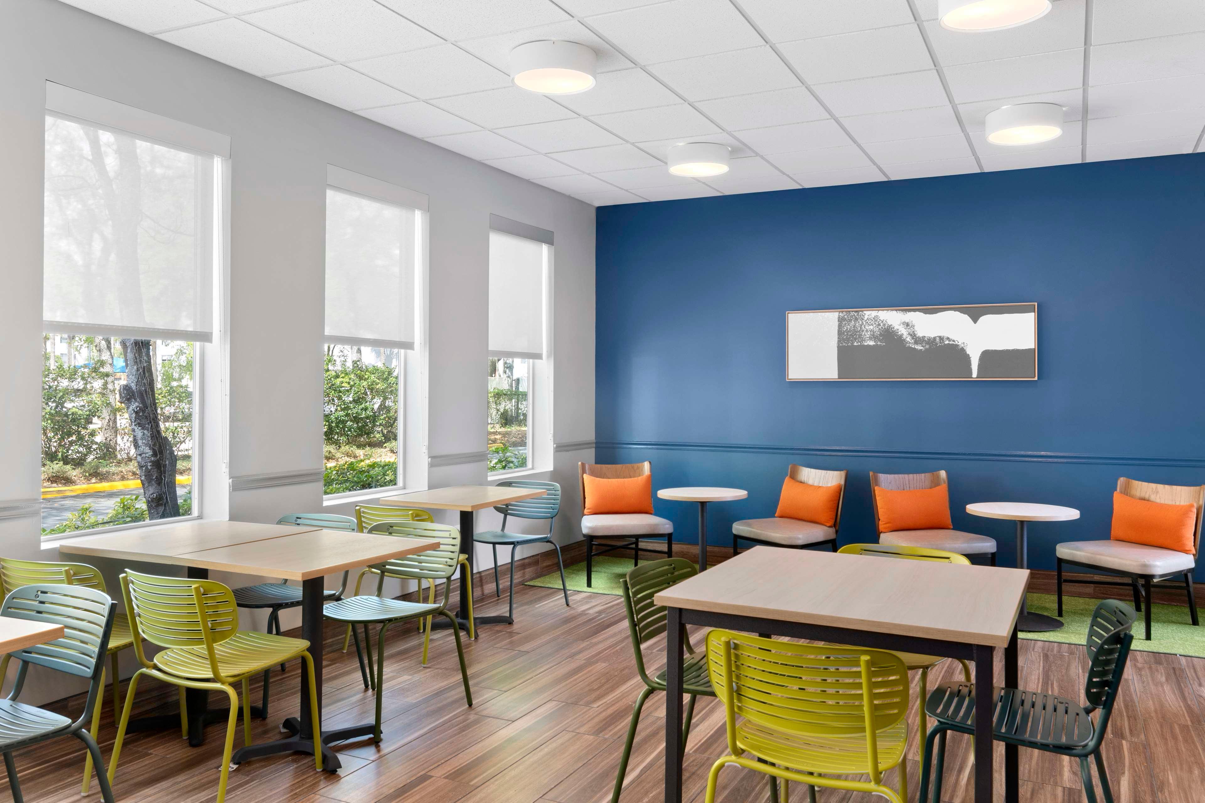 Vista Lobby Spark by Hilton Orlando near SeaWorld