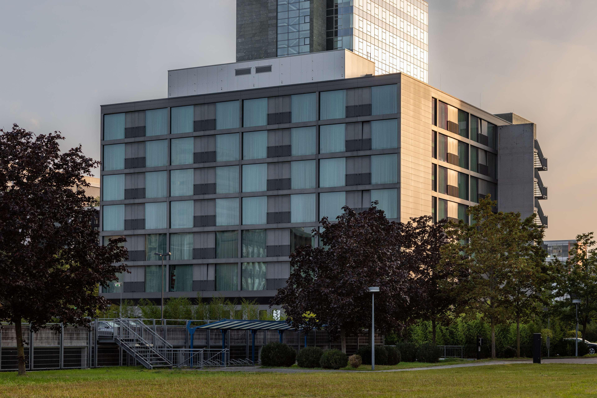 Vista Exterior DoubleTree by Hilton Frankfurt Niederrad