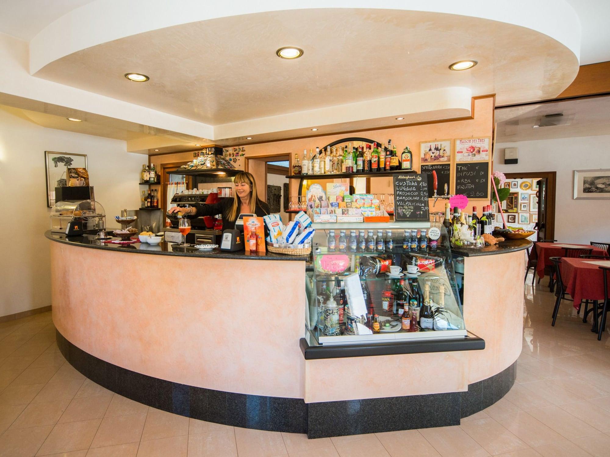 Bar/Salón Centrale