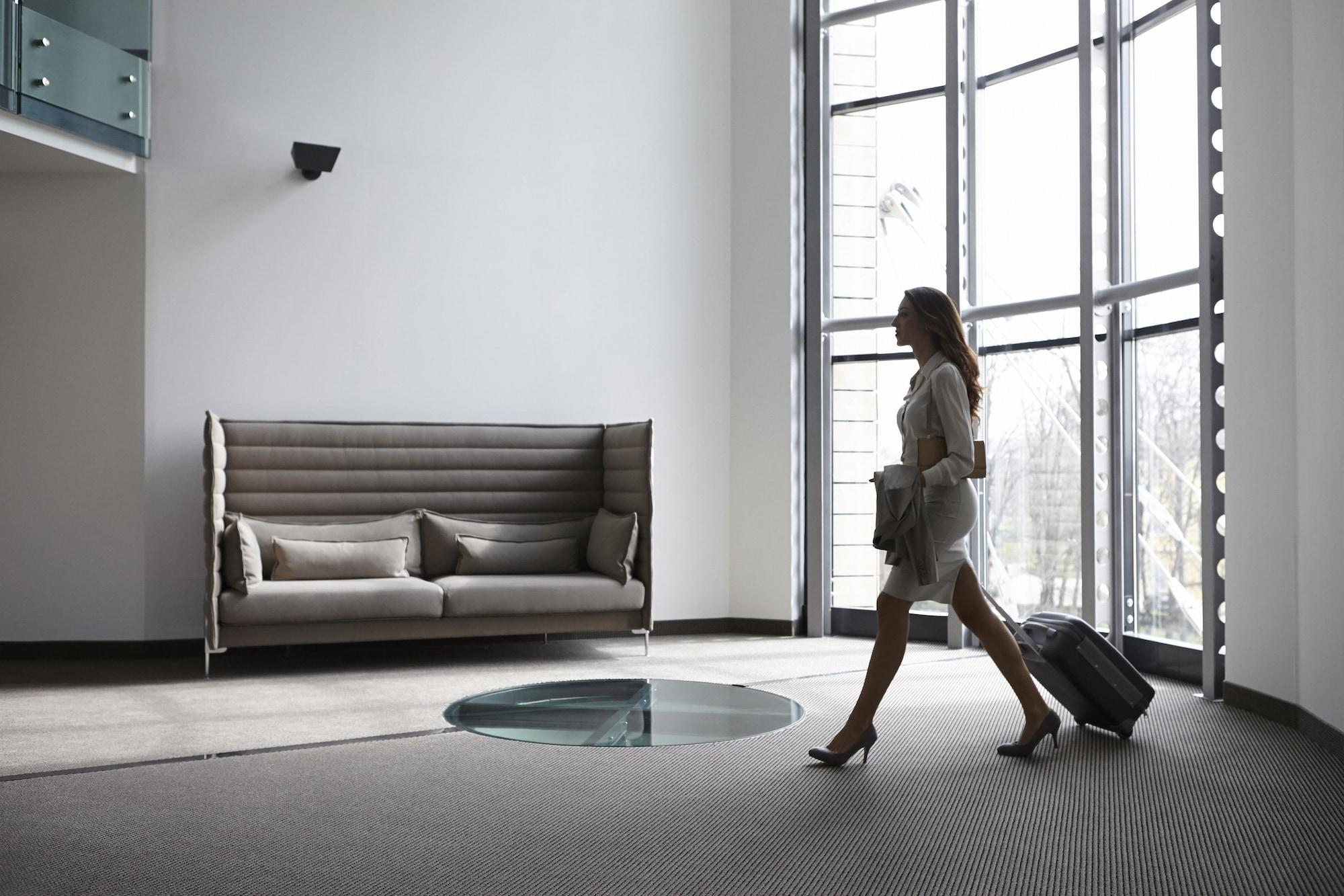 Vista Lobby Rmh Modena Des Arts