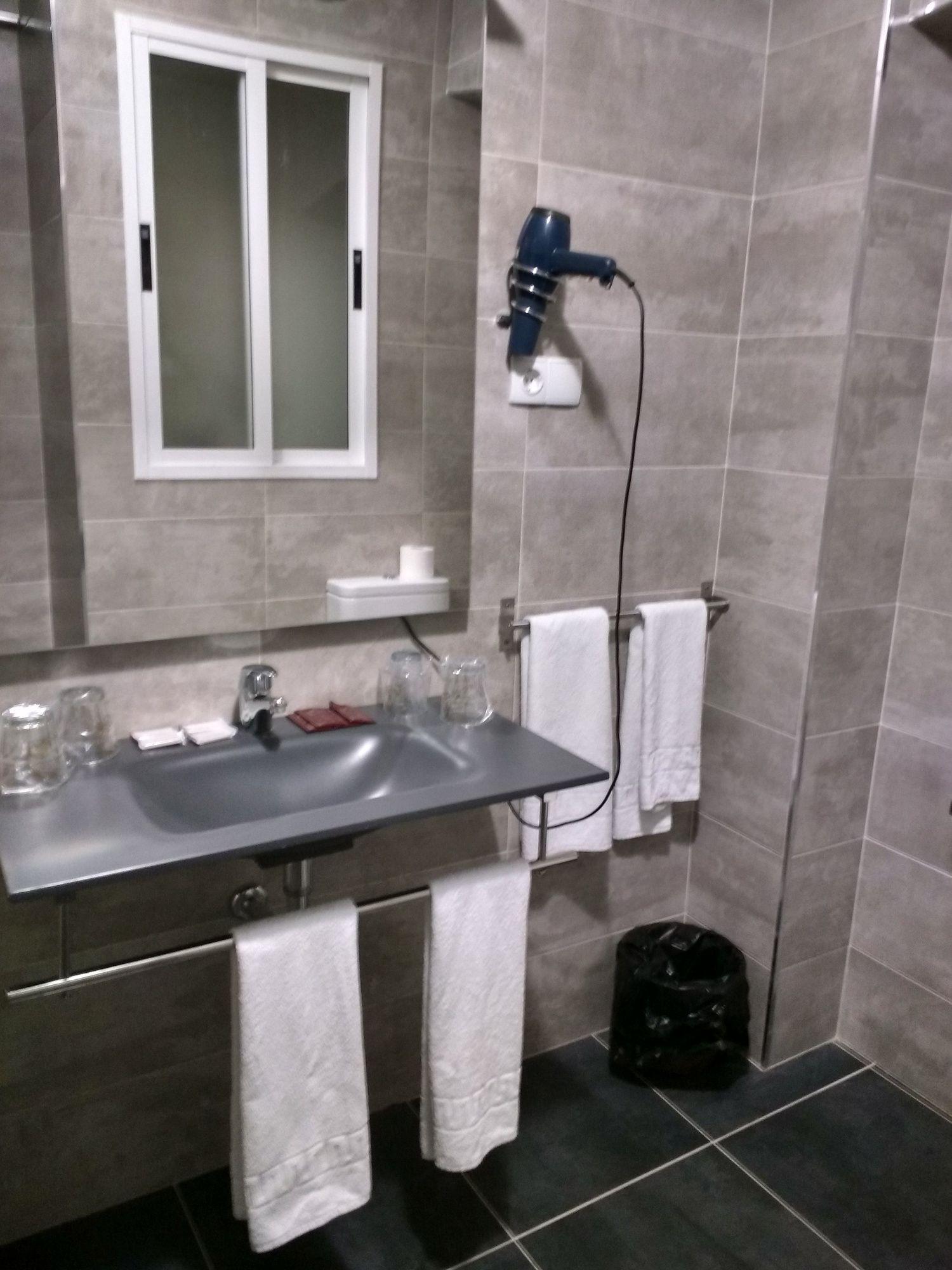 Equipamiento de Habitación Hostal Mara