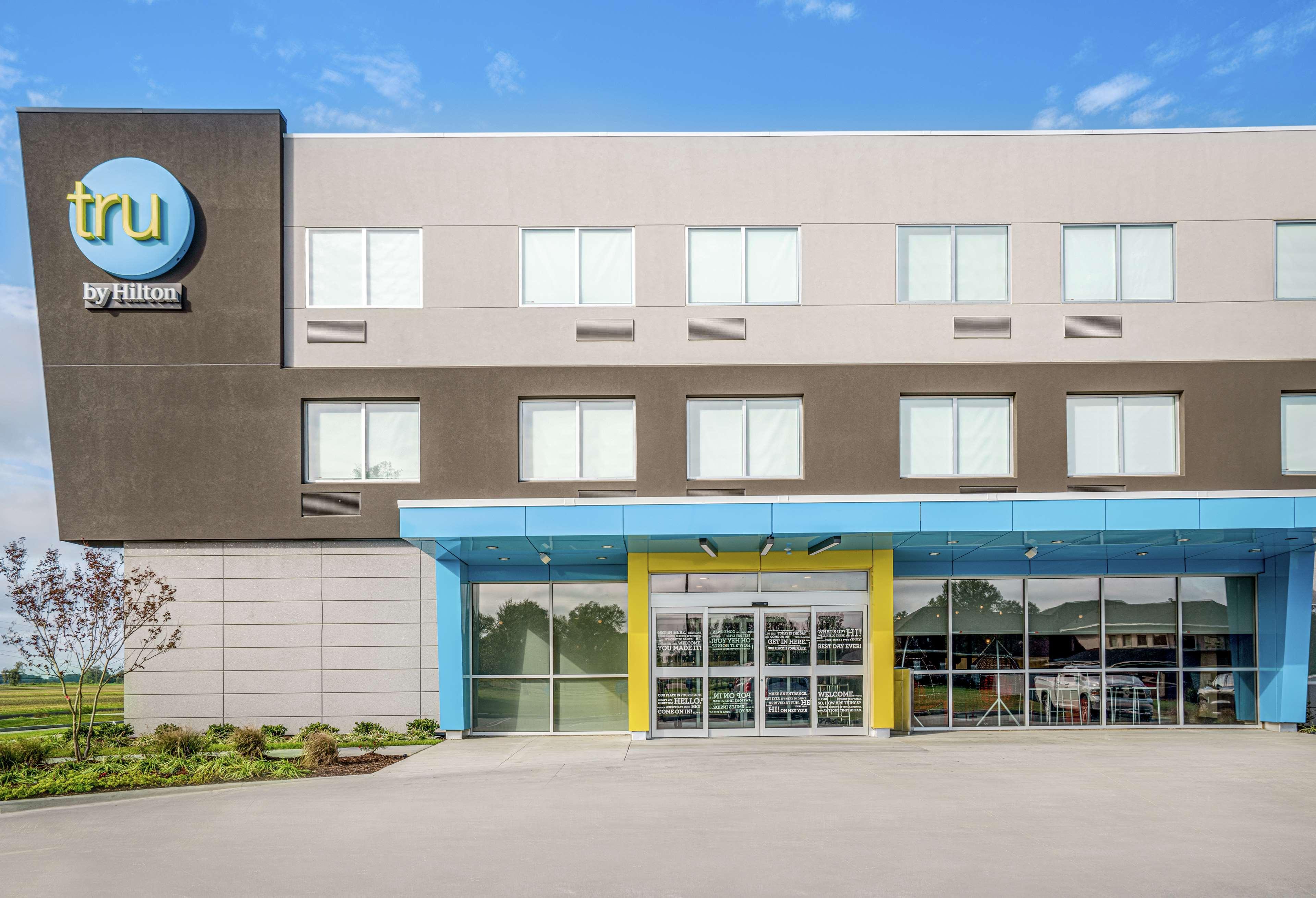 Vista Exterior Tru By Hilton Greenville