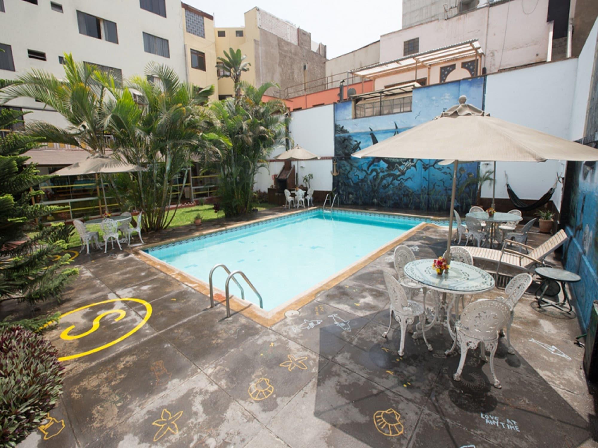 Vista Piscina Hotel Nirvana