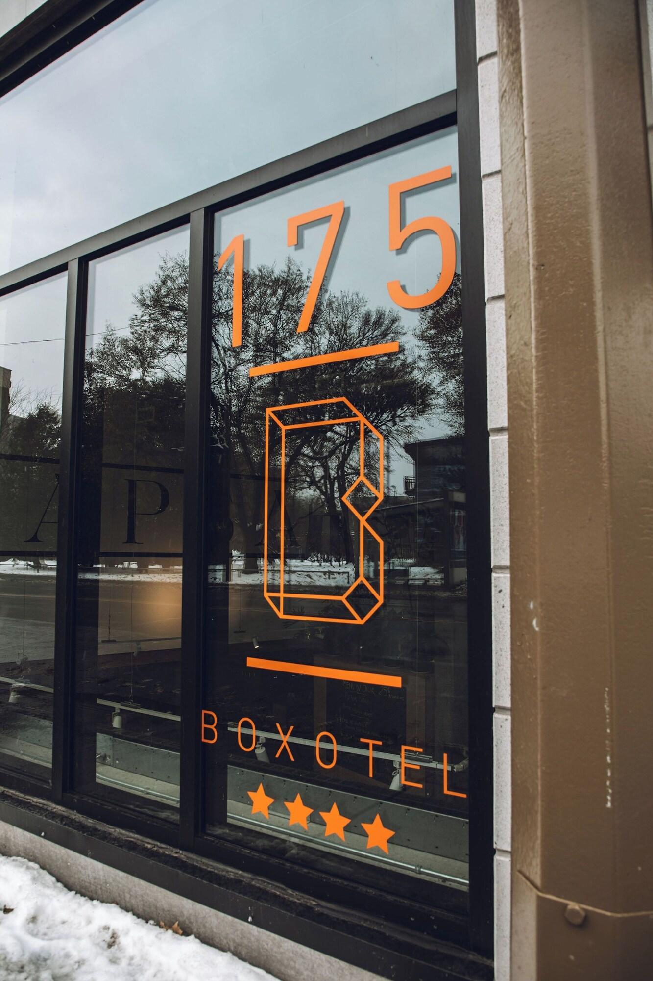 Vista Exterior Boxotel Montreal