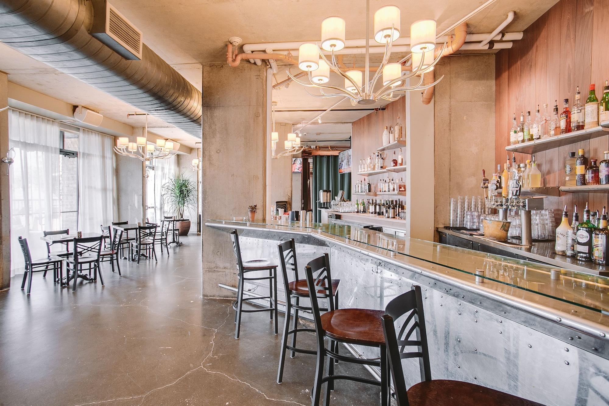 Bar/Salón NYLO Dallas Plano Hotel, Tapestry Collection by Hilton