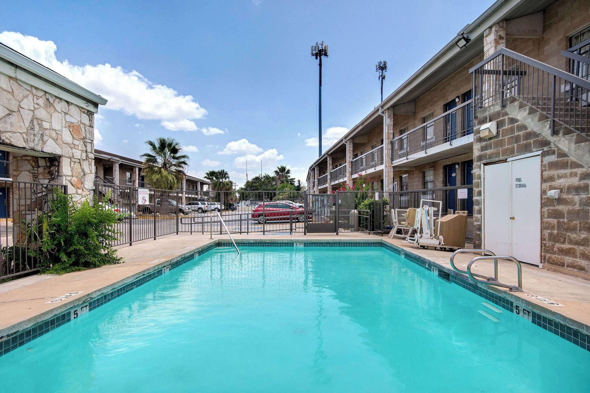 Vista Piscina Studio 6 San Antonio, Tx - Northwest Medical Center