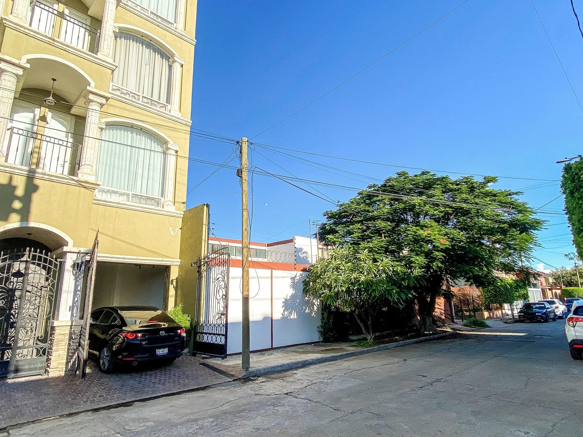 Vista Exterior Luxury Apt with Balcony l León Gto