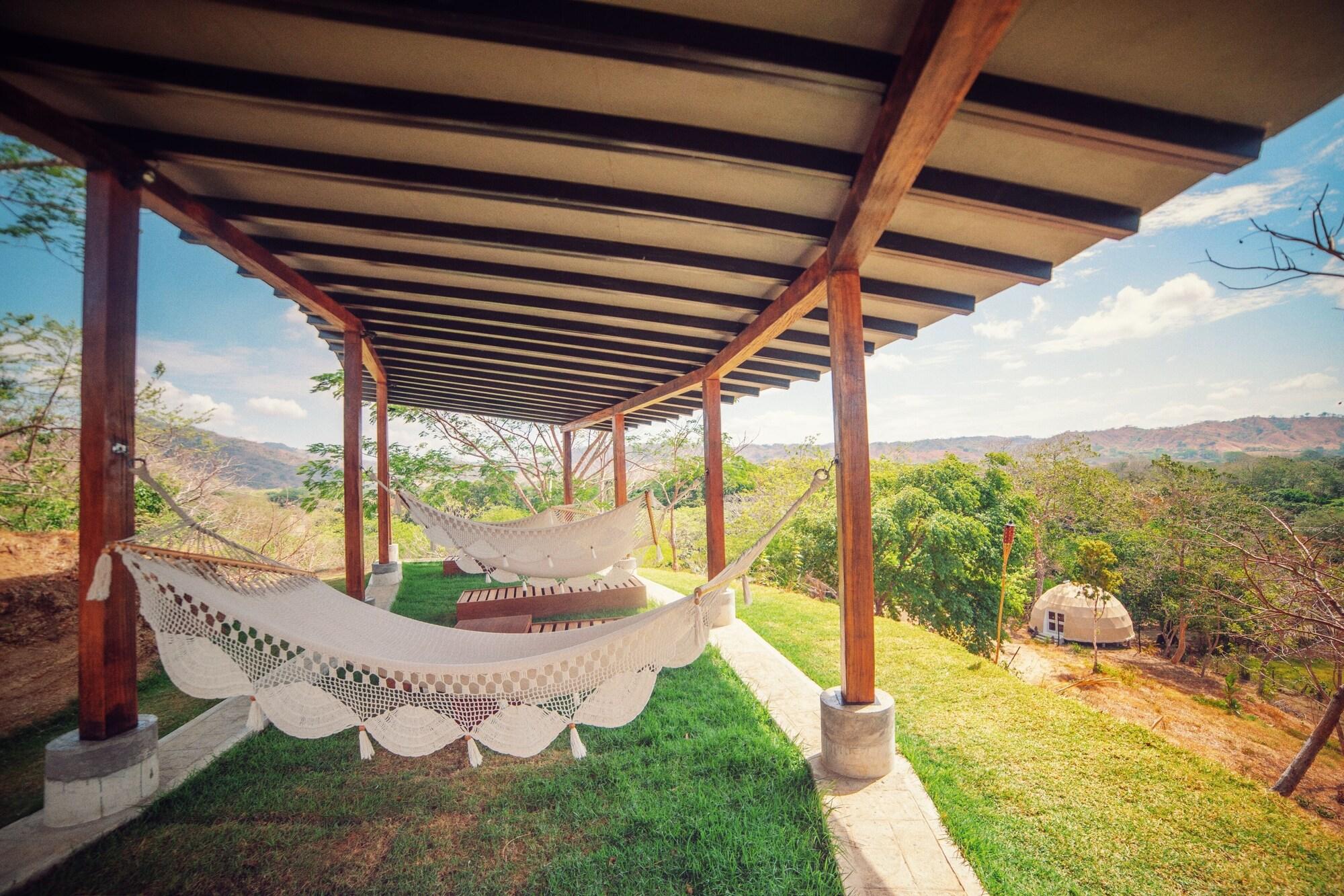 Vista Exterior Alaya Yoga & Surf & Retreat