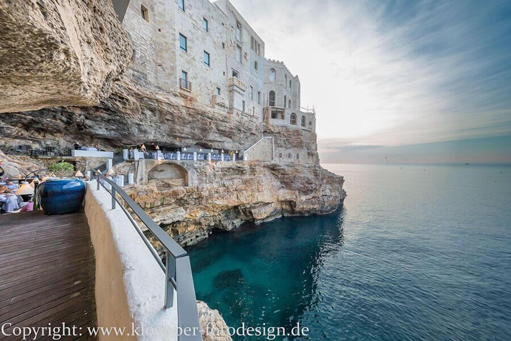 Varios Grotta Palazzese