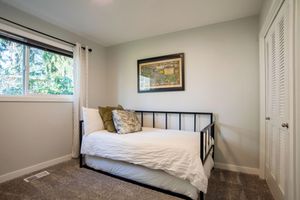 Alojamiento - Newly Renovated! Peaceful Country Farmhouse with Hot Tub and Pool