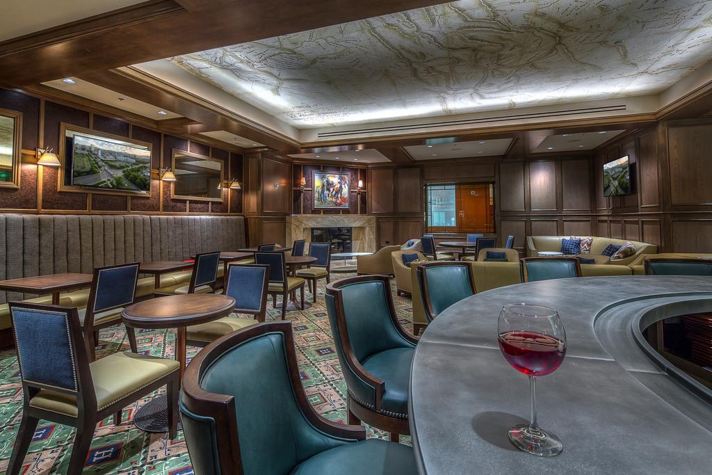 Bar/Salón Little America Hotel