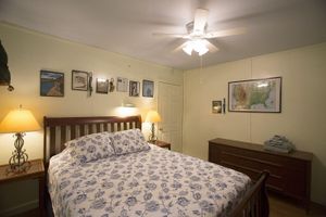 Arriendo temporal - Raven's Roost Cabin has two bedrooms and sleeps four.