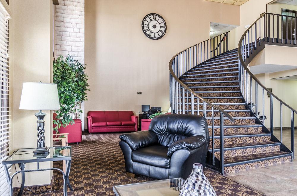 Vista Lobby Rodeway Inn Hutchinson Area