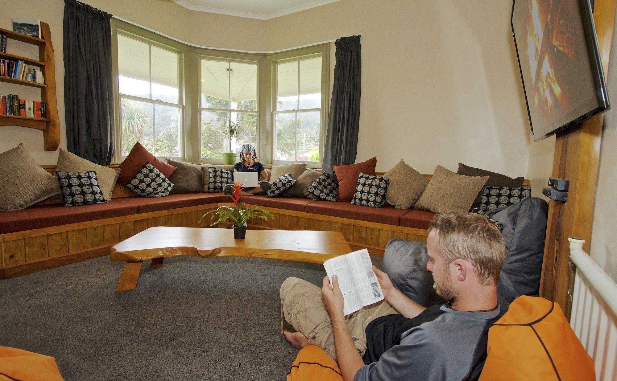 Vista Lobby Station Lodge - Hostel