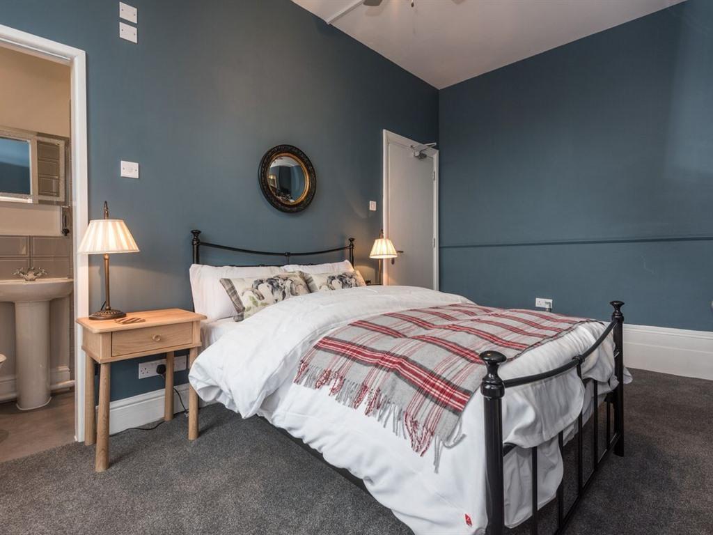 Varios Summerfield Pub & Boutique Rooms