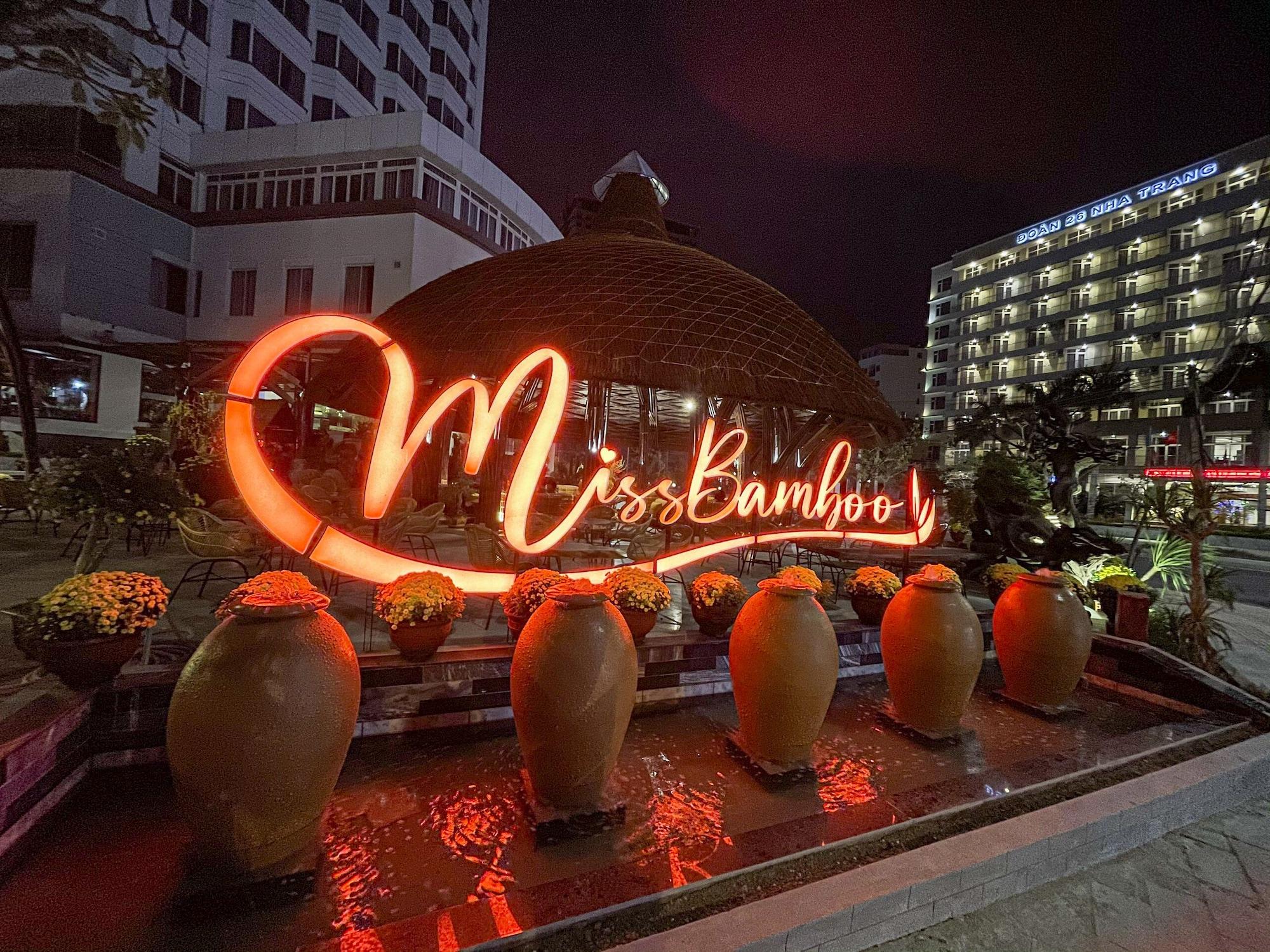 Vista Exterior Miss Bamboo The Light Hotel