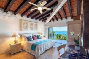 Renta temporal - Beautiful Private Beachfront Villa Close to Town, Staff & Airport Transfers incl