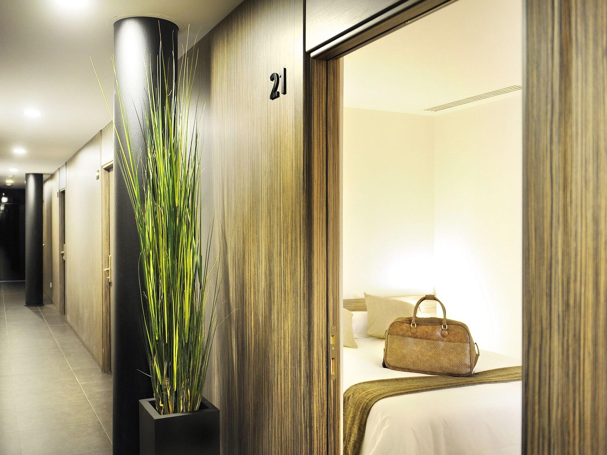 Vista Lobby Air Rooms Madrid by HelloSky