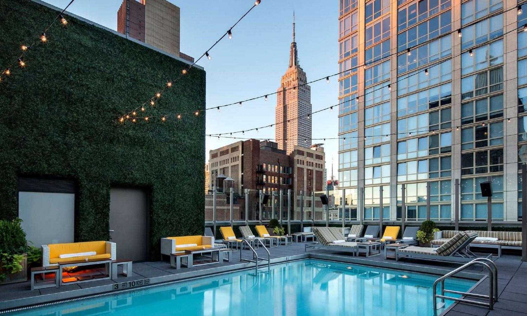 Vista Piscina Royalton Park Avenue