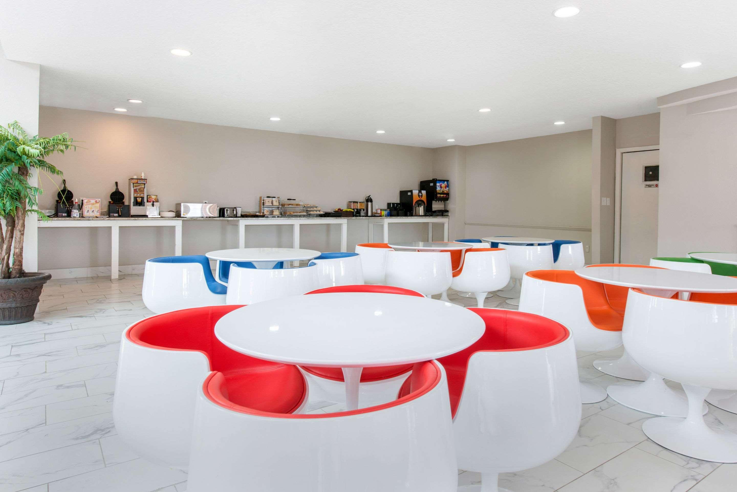 Restaurante Clarion Inn & Suites Kissimmee-Lake Buena Vista South