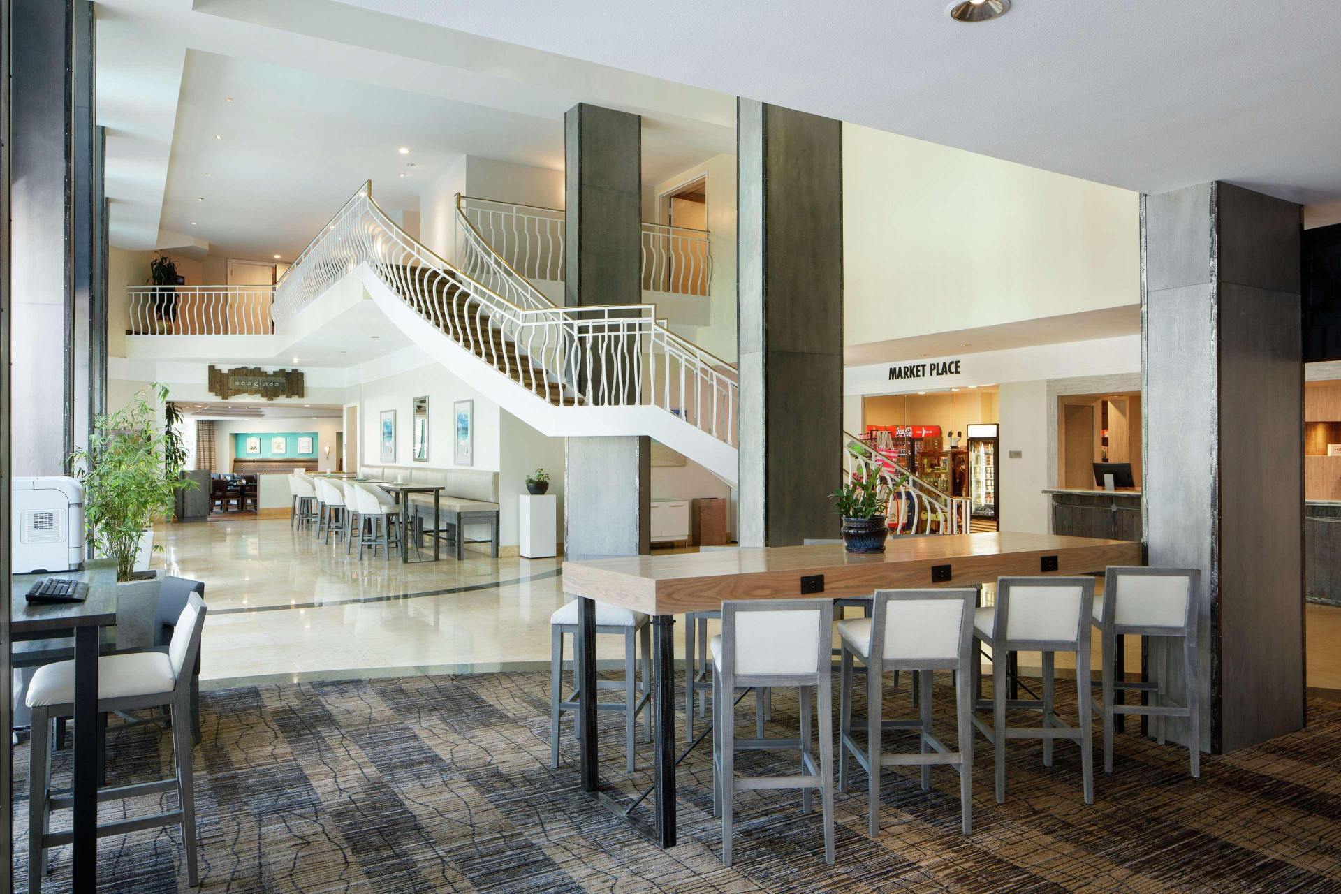 Vista Lobby DoubleTree by Hilton San Diego - Hotel Circle
