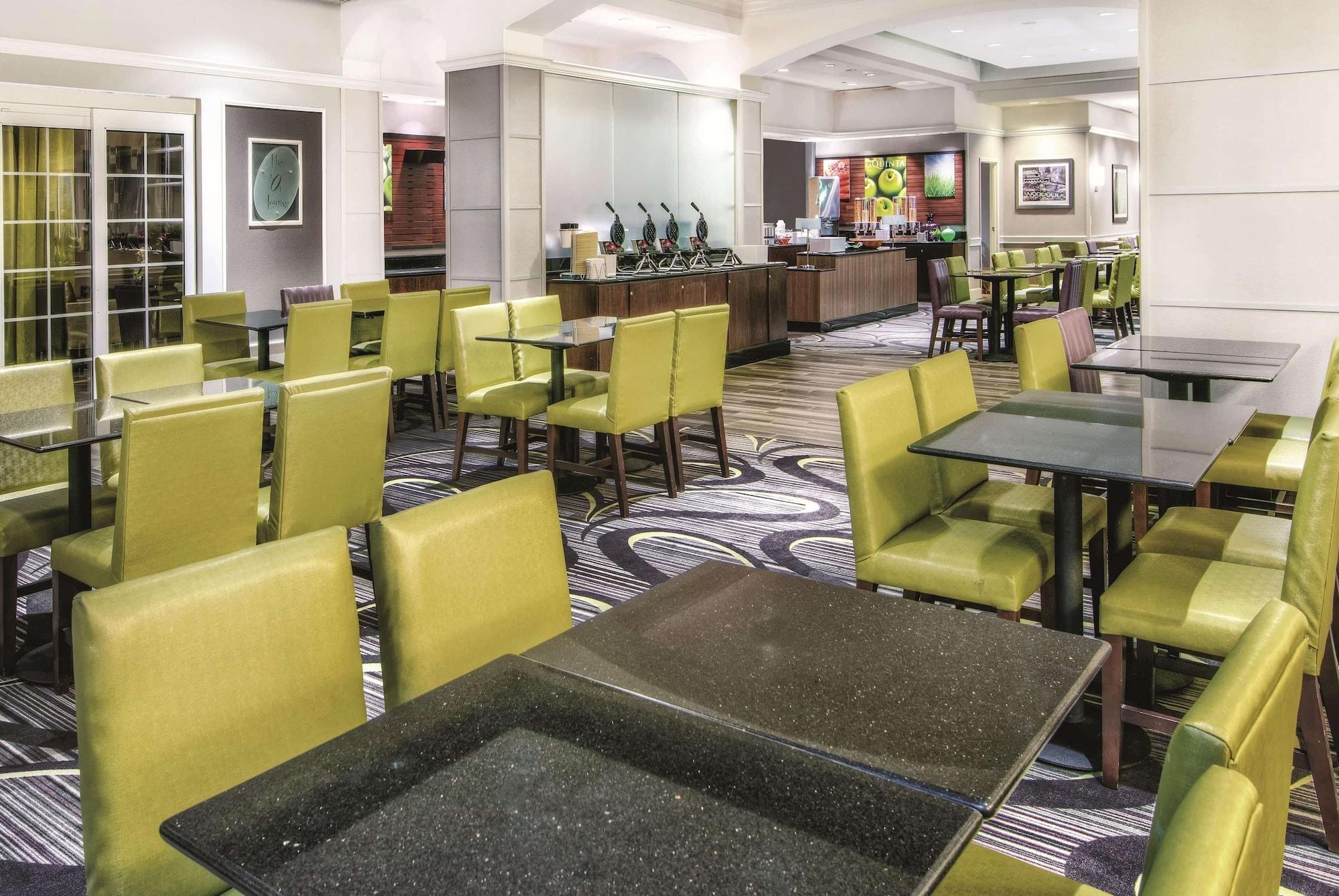 Restaurant La Quinta Inn & Suites by Wyndham San Antonio Riverwalk