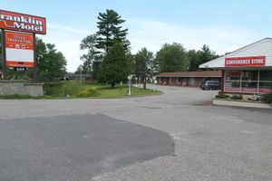 Alojamiento - Franklin Motel & Trailer Park