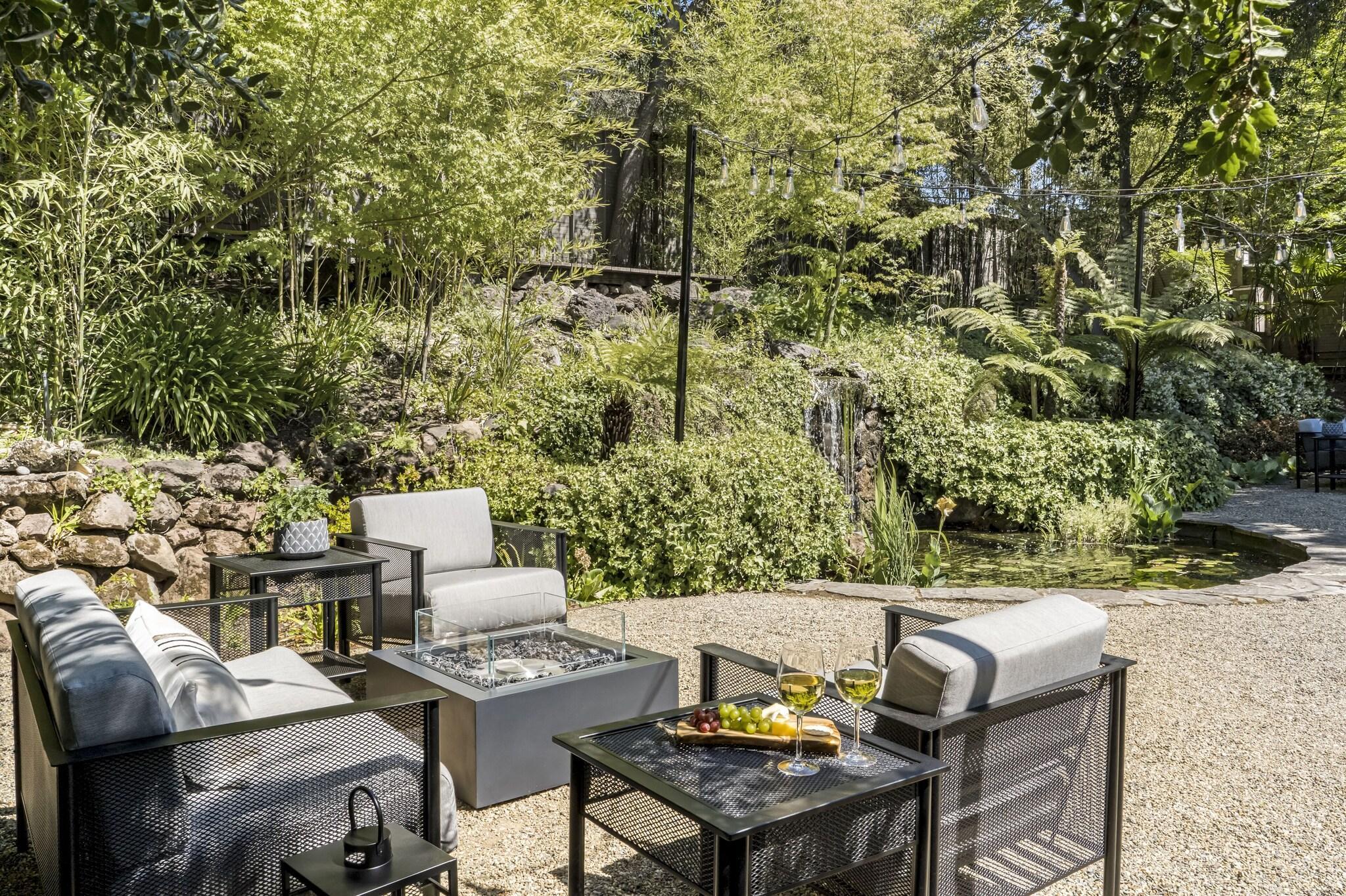 Varios Milliken Creek Inn