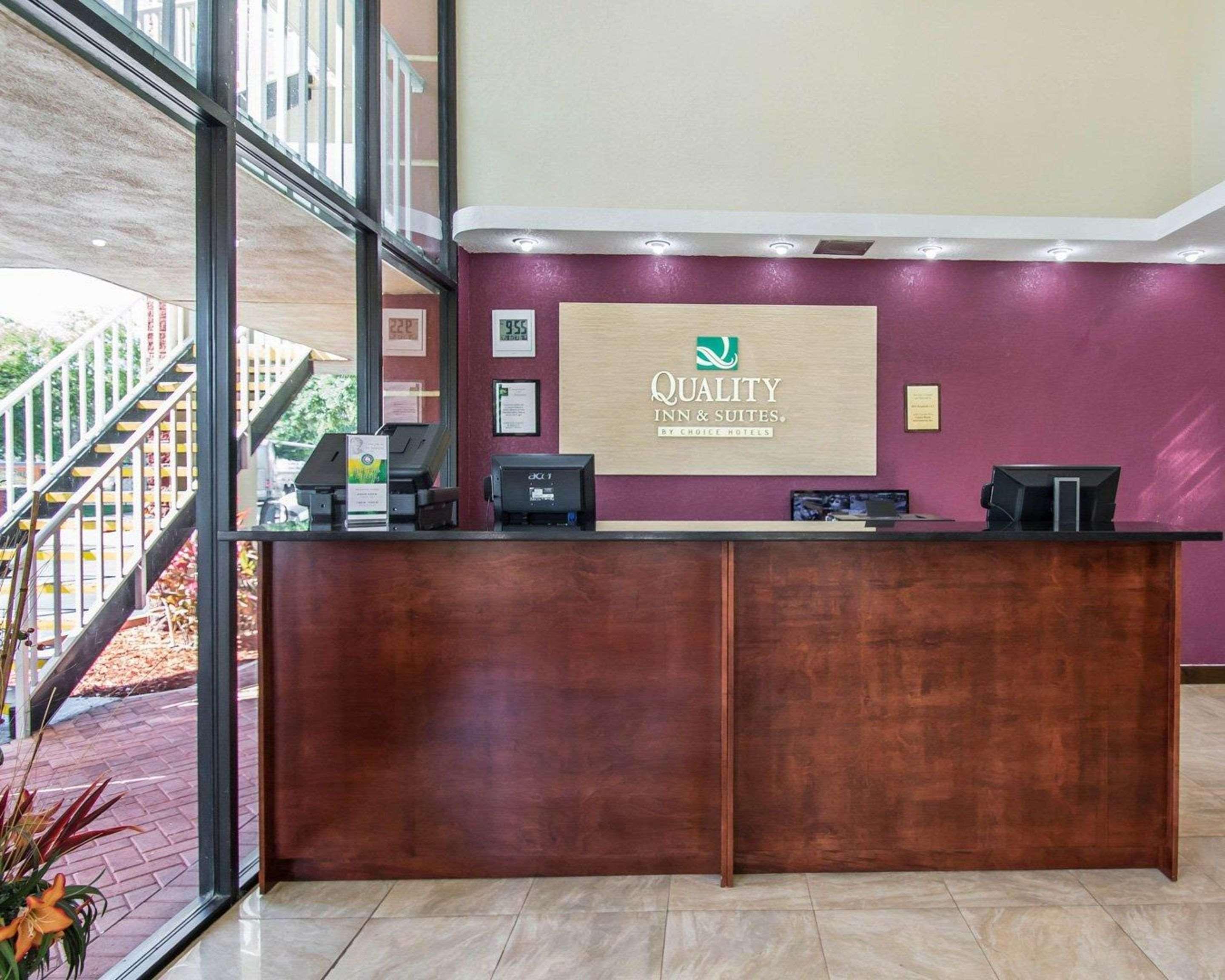 Vista Lobby Quality Inn & Suites at Tropicana Field