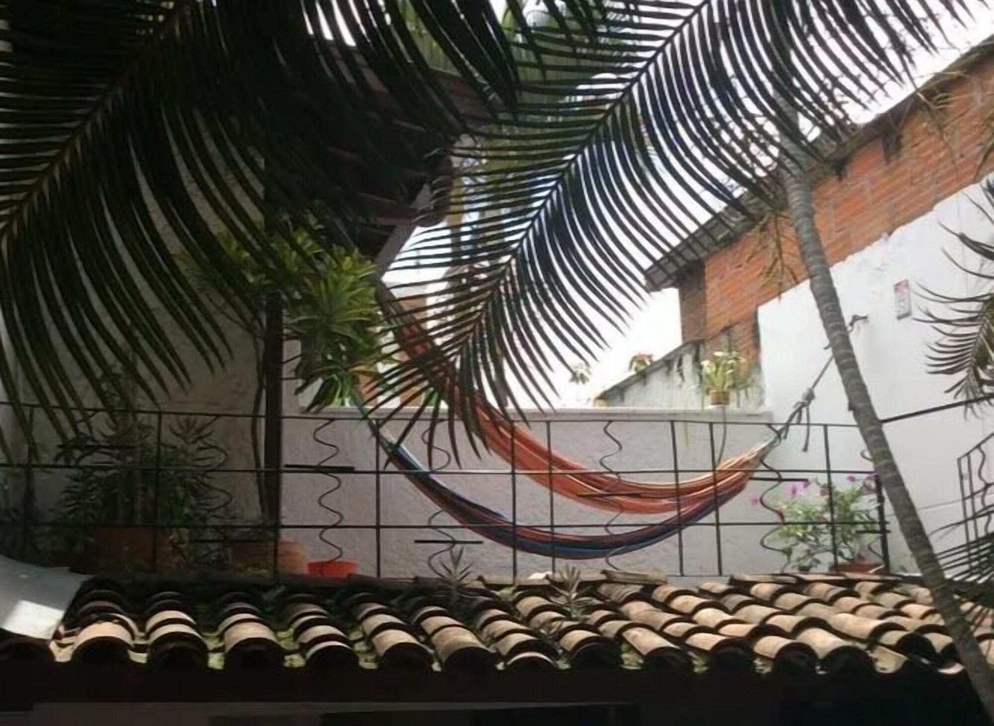Vista Exterior Palm Tree Hostal Medellin - Hostel