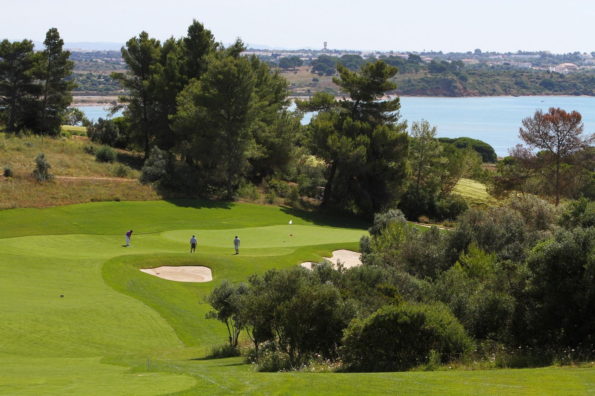 Campo de Golf Casa dos Ninos