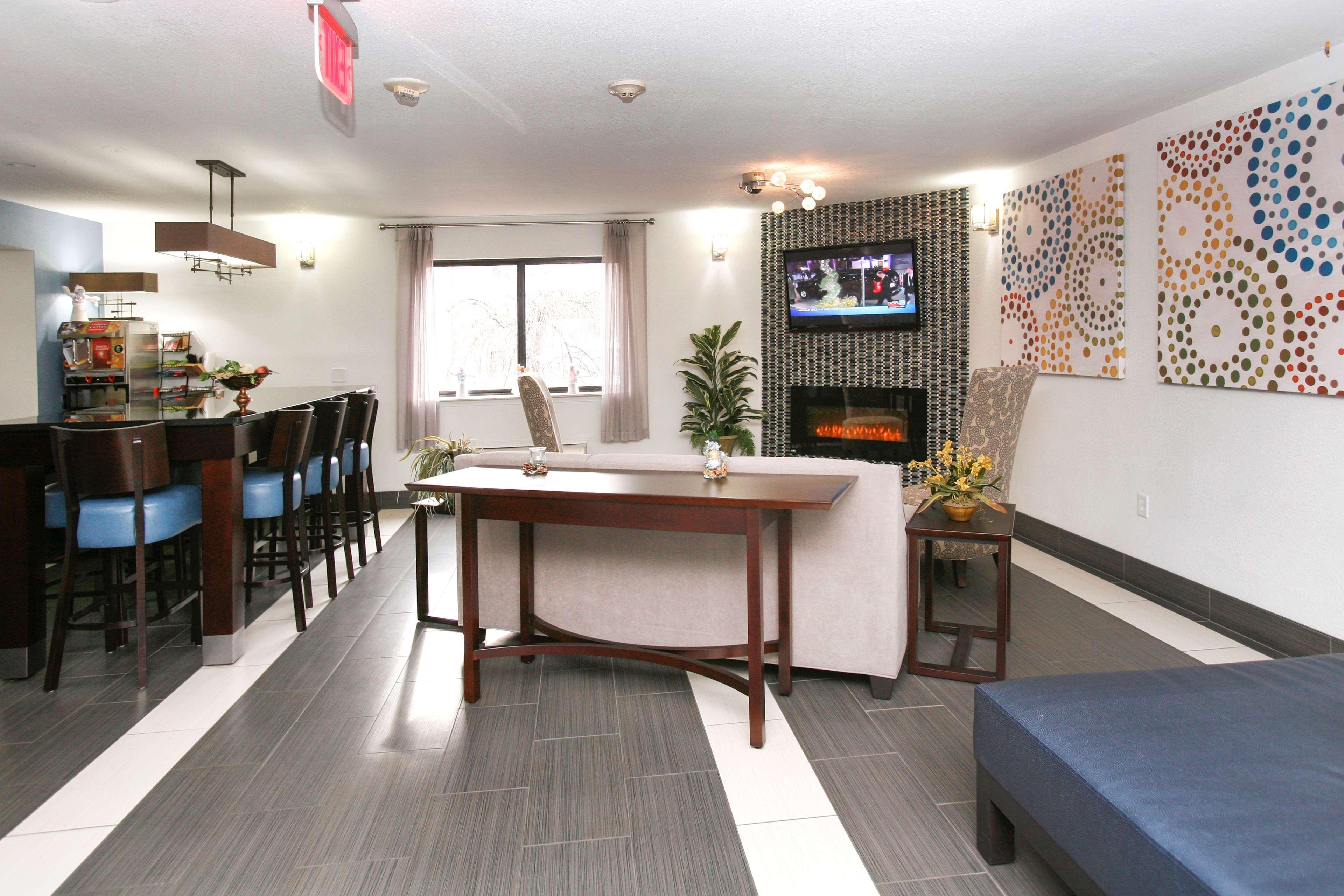 Vista Lobby Best Western Executive Inn