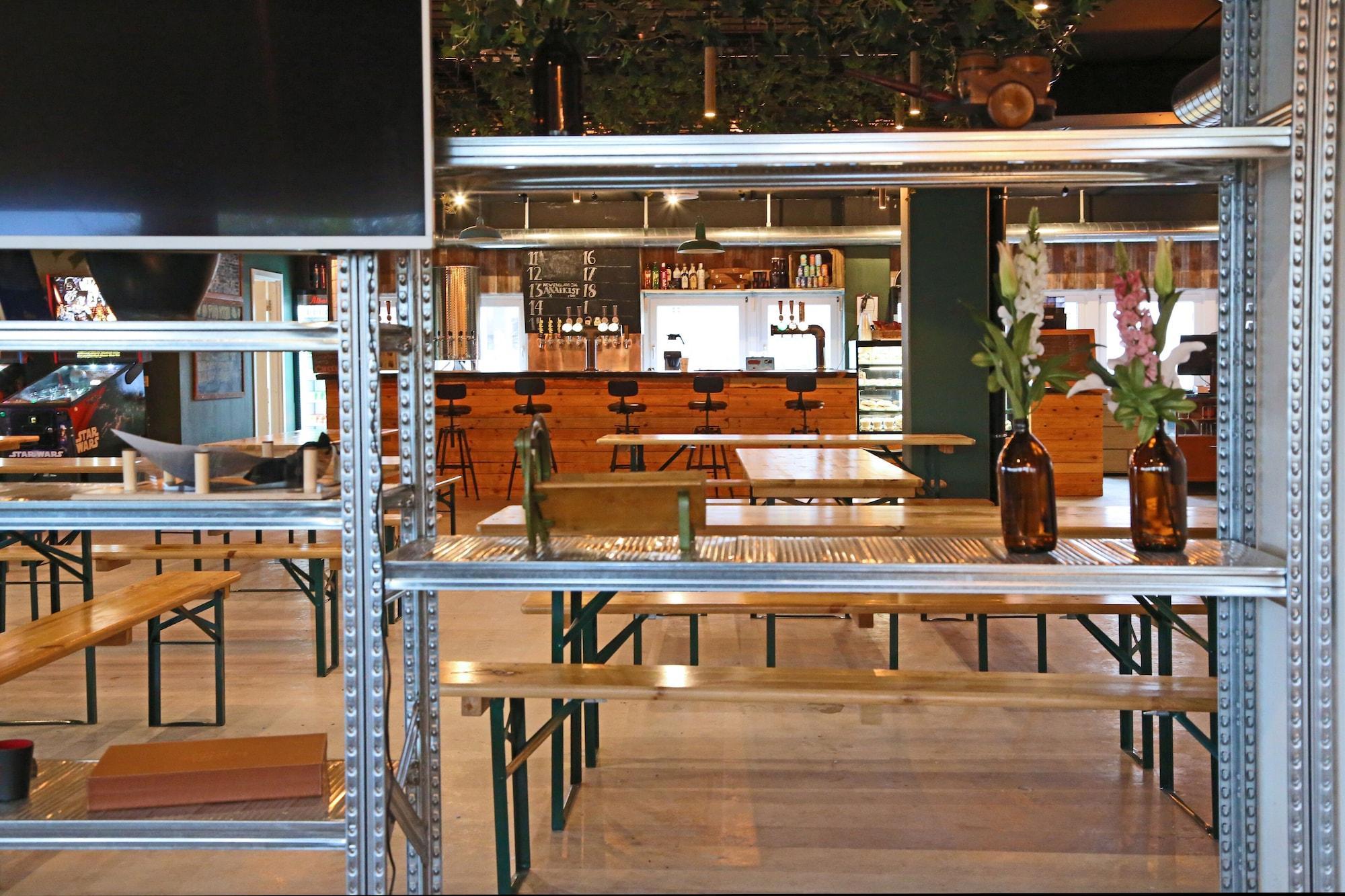 Vista Lobby Urban Camper Hostel