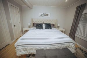 Alquiler Vacacional - KING bed master, near Lake Charlevoix! Updated, Sleeps 9. HIGH SPEED Inet.