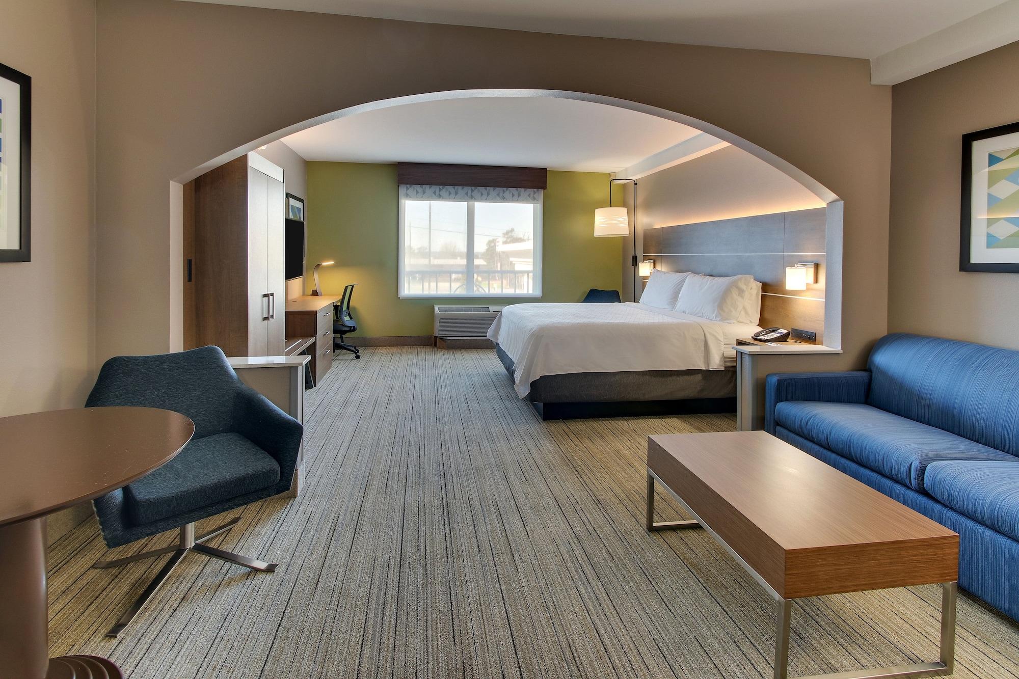 Habitación Holiday Inn Express & Suites Columbus – Fort Benning Maingate by IHG